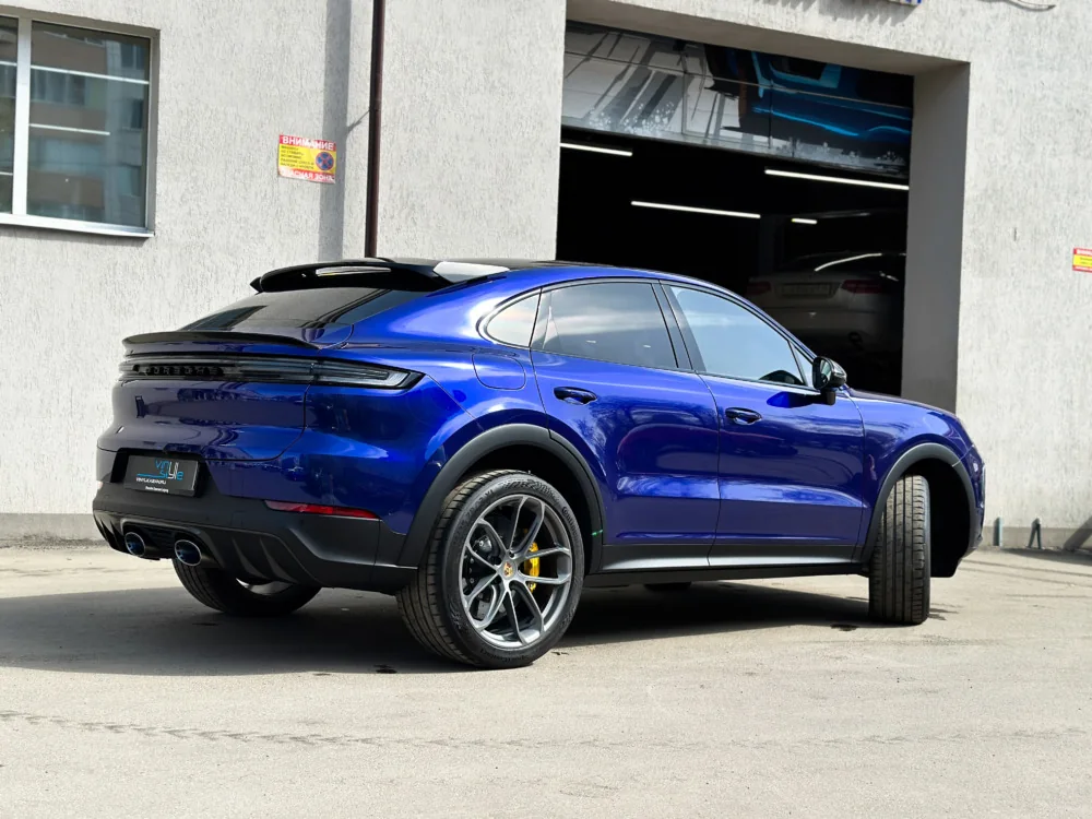 Синий автомобиль после работ в студии Vinyl Style