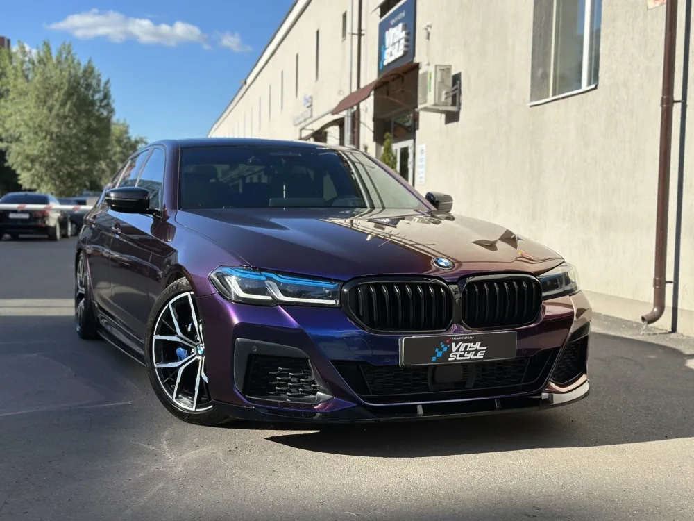 Автомобиль BMW после работ в Vinyl Style