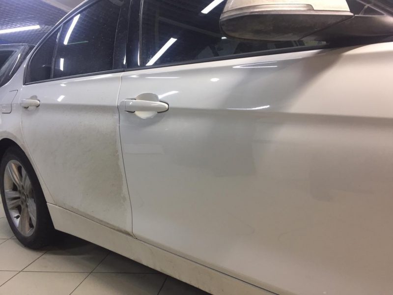 BMW 3 серии — ремонт вмятины на двери без покраски