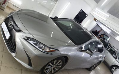 Lexus ES250 — оклейка крыши пленкой черный глянец, тонировка стекол автомобиля