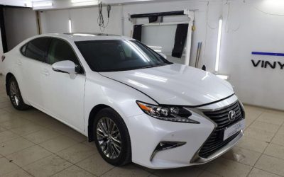 Lexus ES200 — локальное бронирование полиуретановой пленкой Hexis капота автомобиля