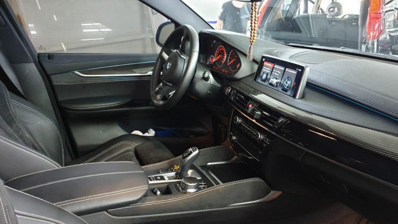 BMW X6 — тонировка боковых стекол пленкой SunTek