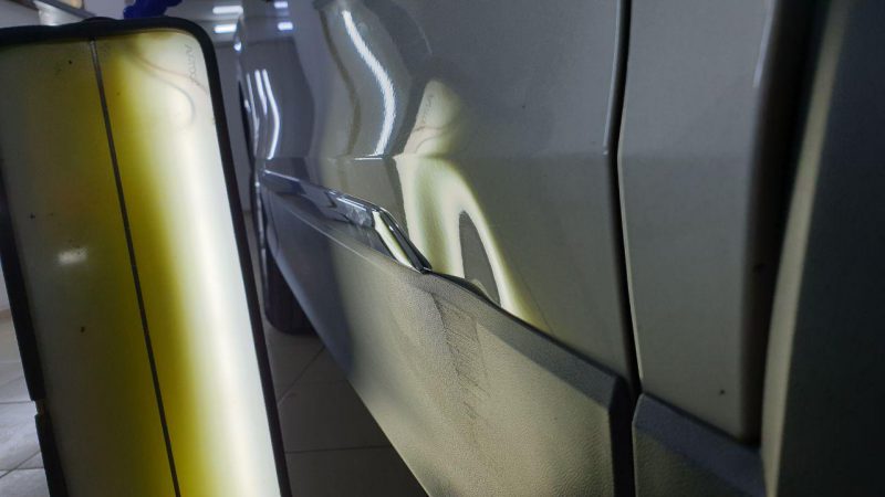Volkswagen Tiguan — ремонт вмятин без покраски на двери автомобиля в Казани