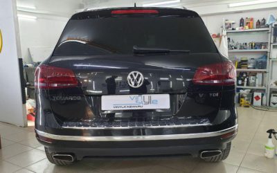 Бронирование фонарей и отражателей Volkswagen Touareg пленкой с эффектом затемнения Stek