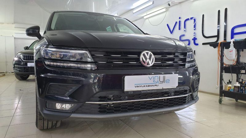 Volkswagen Tiguan — антихром решетки радиатора и молдингов