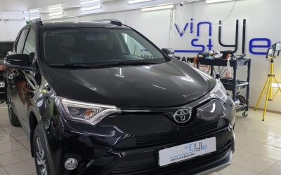 Toyota Rav 4 — бронирование ПВХ пленкой под ручками и тонировка задней полусферы