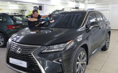 Lexus RX300 — бронирование фар полиуретановой пленкой Hexis, нанесение водоотталкивающего состава на лобовое стекло