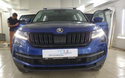 Skoda Kodiaq — оклейка решетки радиатора пленкой KPMF и тонировка стекол пленкой Shadow Guard