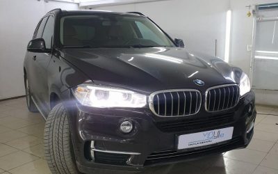 BMW X5 — затонировали передние боковые стекла атермальной плёнкой Ultravision 20% затемнения