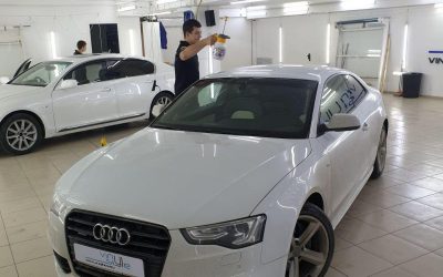 Audi A5 — оклейка крыши чёрной глянцевой плёнкой