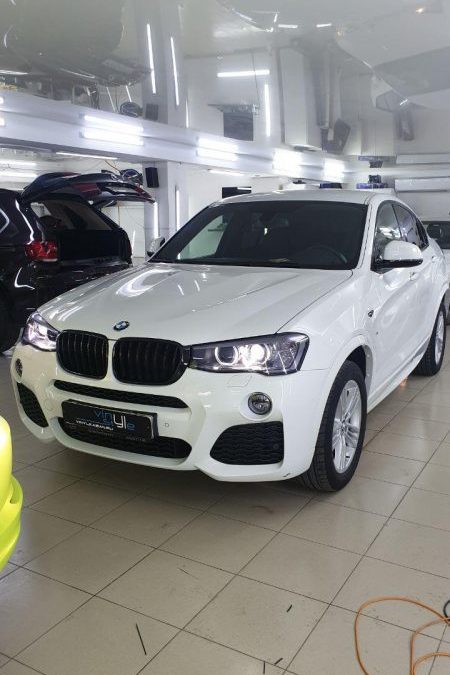 BMW X4 — антихром, установка автосигнализации StarLine S96, пленка Stek на фары и противотуманки