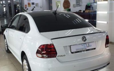 VW Polo — оклейка крыши автомобиля пленкой премиум класса