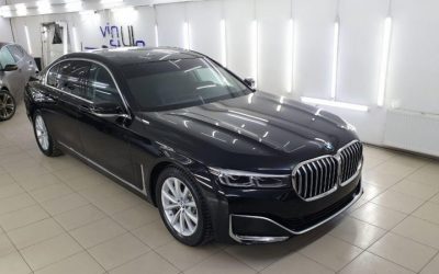 Чёрный бриллиант BMW 730 LD — бронирование кузова супер-глянцевой качественной плёнкой Hogo Maku, нанесение керамики на авто