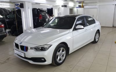 Oклейка крыши BMW 320i пленкой чёрный глянец