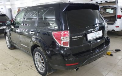 Subaru Forester — тонировка задней полусферы 2-м слоем плёнкой Ultravision 95% затемнения