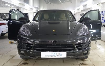 Porsche Cayenne — тонировка передних боковых стекол пленкой Ultravision 65% , тонировка оптики