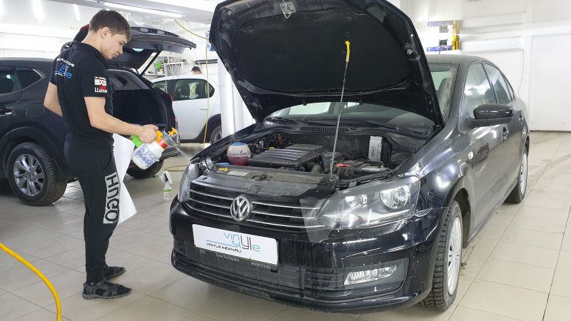 Бронирование фар автомобиля VW Polo пленкой