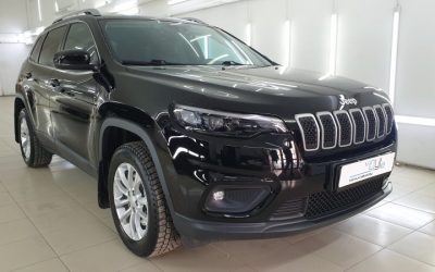 Jeep Cherokee — полировка авто и нанесение керамики в 3 слоя, тонировка стекол атермальной пленкой