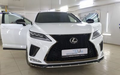 Lexus RX300 — бронирование кузова полиуретановой пленкой премиум класса, бронирование лобового стекла плёнкой Clear Plex и атермальная тонировка стекол, скрытая проводка для камеры.