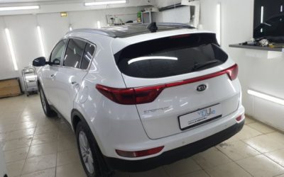 Kia Sportage — оклейка крыши чёрной глянцевой плёнкой