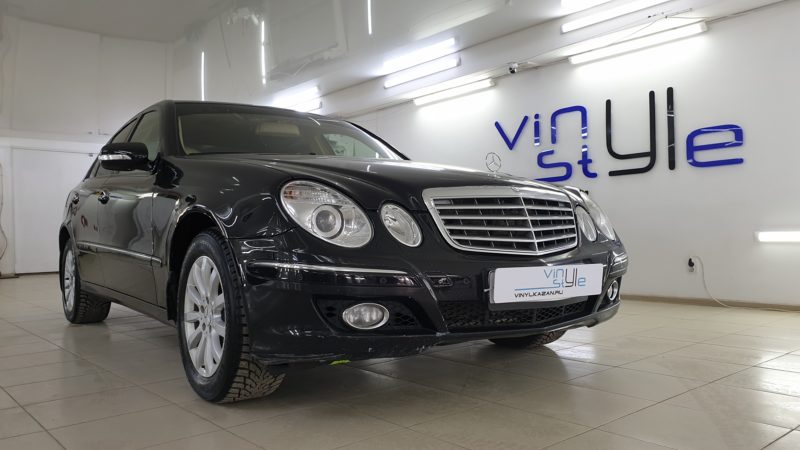 Mercedes E230 — полировка кузова, установка подкрылок, порогов, заглушек на бампер