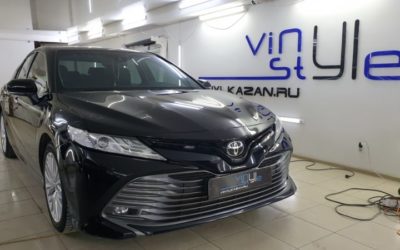 Тонировка лобового стекла Toyota Camry атермальной плёнкой 20%