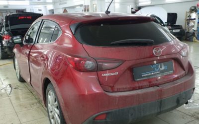 Mazda 3 — тонировка стекол пленкой премиум класса Llumar