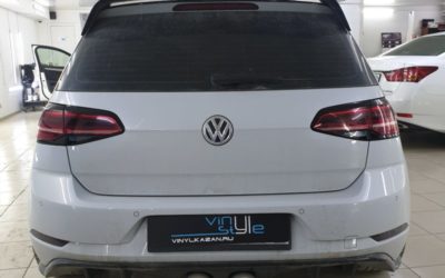 VW Golf — демонтаж защитной пленки и бронирование бампера новой пленкой, оклейка окантовки фар