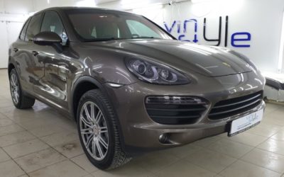 Porsche Cayenne — тонировка лобового стекла пленкой хамелеон, тонировка передних стекол атермальной пленкой