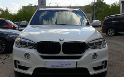 BMW X5 — ремонт боковой поддержки сидения, химчистка, полировка и бронирование оптики, атермальная тонировка, оклейка ноздрей