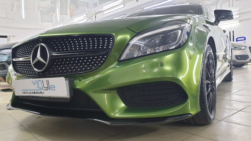 Mercedes CLS 250 — полная оклейка автомобиля супер блестящей зелёной плёнкой и целый комплекс работ