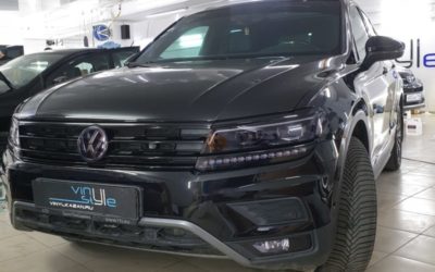 VW Tiguan — шумоизоляция салона, перетяжка потолка, покраска пластика в салоне, антихром