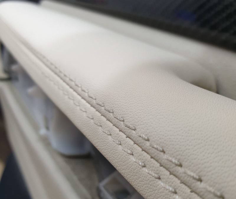 Перетяжка центрального подлокотника и подлокотника водительской двери от Range Rover Sport