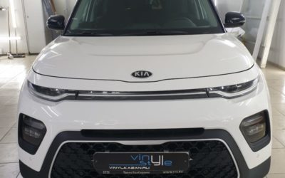 Оклейка автомобиля красной чёрной ГИБРИДной плёнкой — Kia Soul