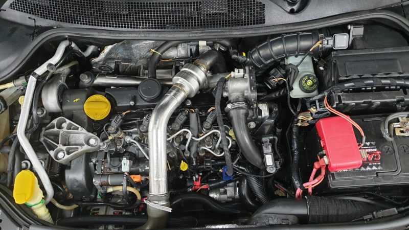 Renault Megane — профессиональная мойка двигателя и подкапотного пространства
