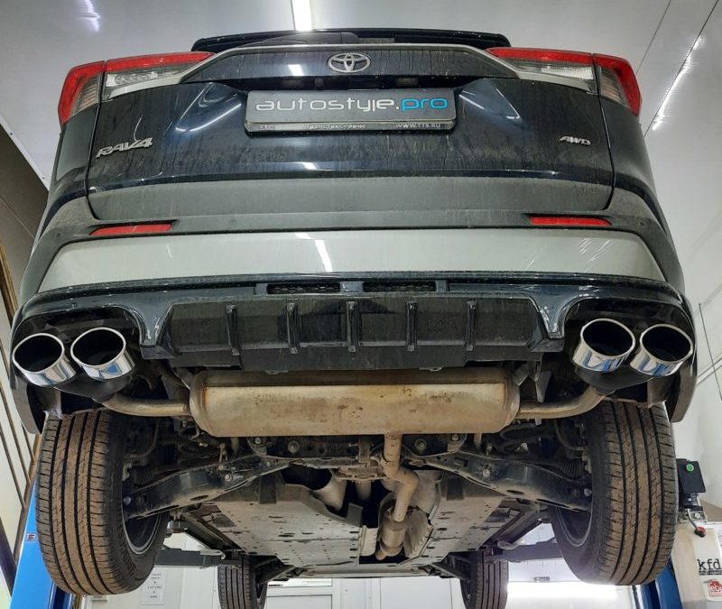 Новенькая Toyota RAV4 — установка насадок MG-Race на выхлоп