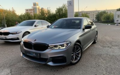 BMW 530i — бронирование кузова матовой полиуретановой пленкой, антихром, оклейка крыши и зеркал, бронирование и тонировка