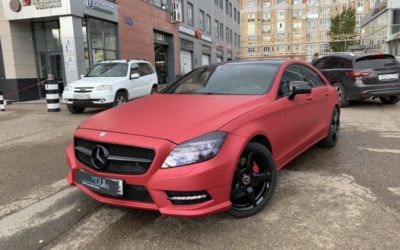 Mercedes CLS 350 — оклейка кузова МАТовой виниловой плёнкой цвета вишня, антихром и целый комплекс работ