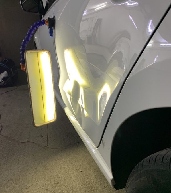 Ремонт вмятин на двери на левой стороне автомобиля без покраски — VW Polo