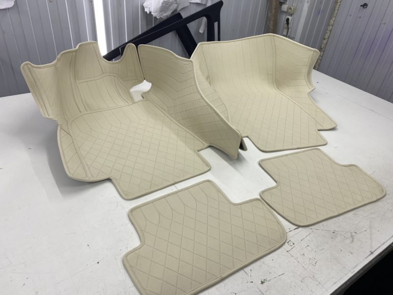 Пошили 3D ковры из бежевой экокожи в два ряда для салона Mercedes S63 AMG