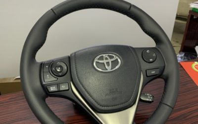 Перетянули руль Toyota RAV4 в натуральную кожу австрийской фабрики Wollsdorf, текстура Catania