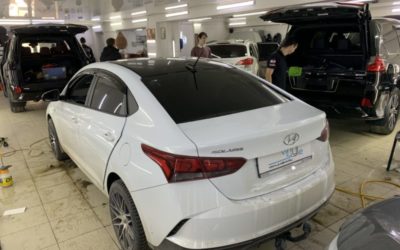 Зеркальная чёрная крыша для Hyundai Solaris