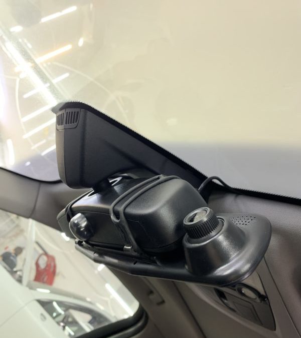 BMW X3 — установили накладку на зеркало с видеорегистратором и камерой заднего вида, установили охранный комплекс StarLine S96