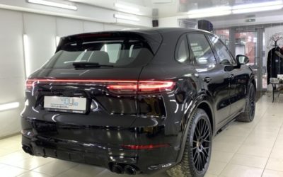 Porsche Cayenne GTS под надёжной защитой полиуретановой бронеплёнки Deltaskin