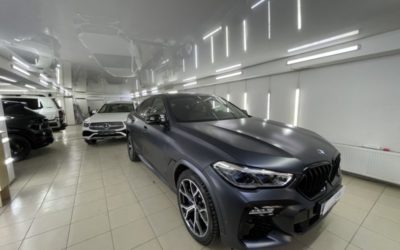 BMW X6 — полное бронирование кузова матовой пленкой DeltaSkin, покраска заднего диффузора, наружных порогов в чёрный цвет, керамика