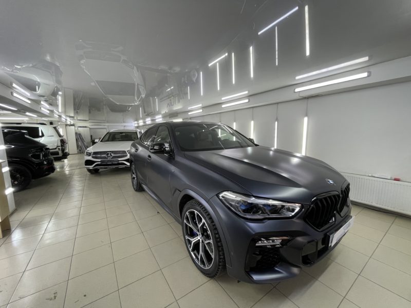 BMW X6 — полное бронирование кузова матовой пленкой DeltaSkin, покраска заднего диффузора, наружных порогов в чёрный цвет, керамика