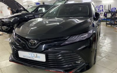 Забронировали капот и зеркала Toyota Camry прозрачным полиуретаном