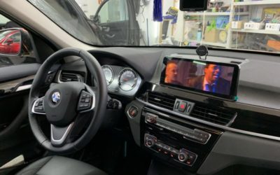 Заменили маленький оригинальный монитор BMW X1 на большой 10,2 дюймовый экран с Андроидом