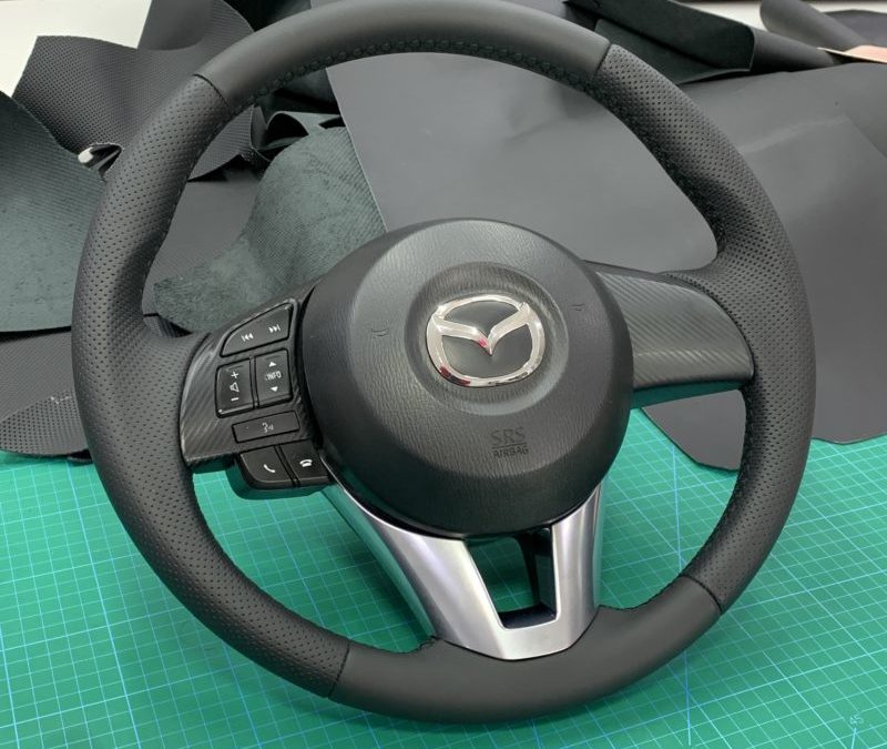 Перетянули руль от Mazda 3 полностью в натуральную кожу фабрики Wollsdorf, Австрия