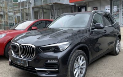 BMW X5 — забронировали лобовое стекло, затонировали стекла